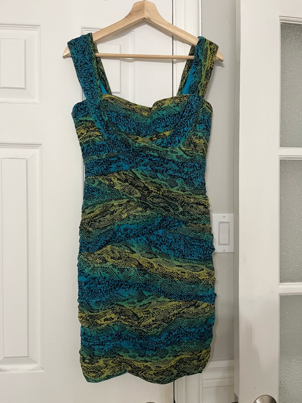 BCBGMAXAZRIA Teal Green Snake Print Ruched Bodycon Mini Dress Womens Size M